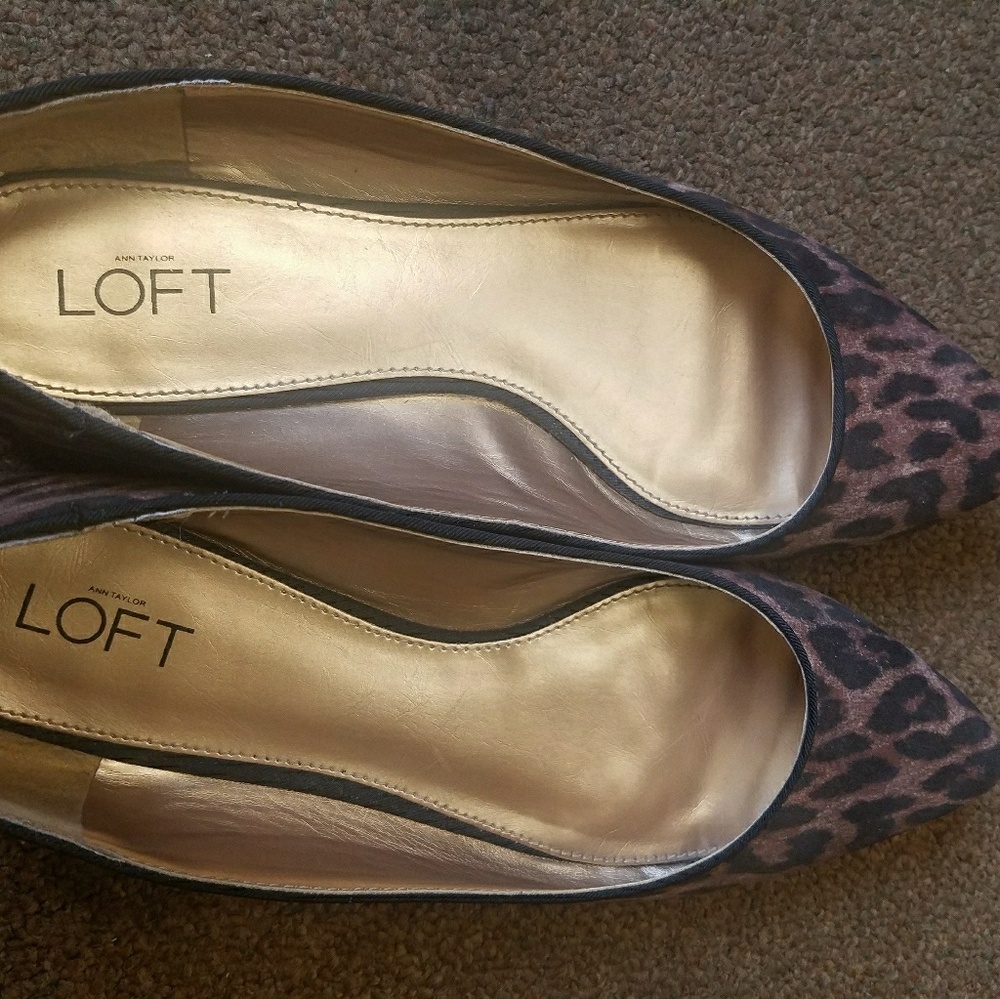 Fairly used  brown size 10 m LOFT flat brown